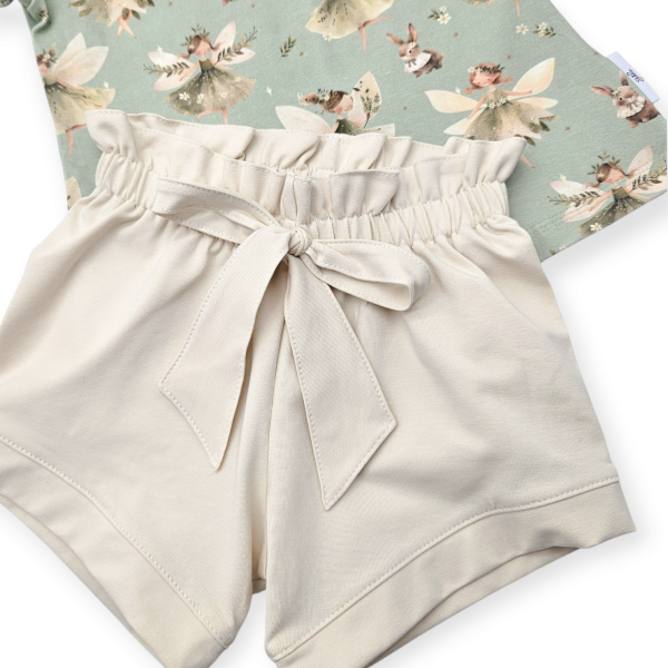 Set aus Kragenshirt und Shorts, Größe 116, Feen und Häschen